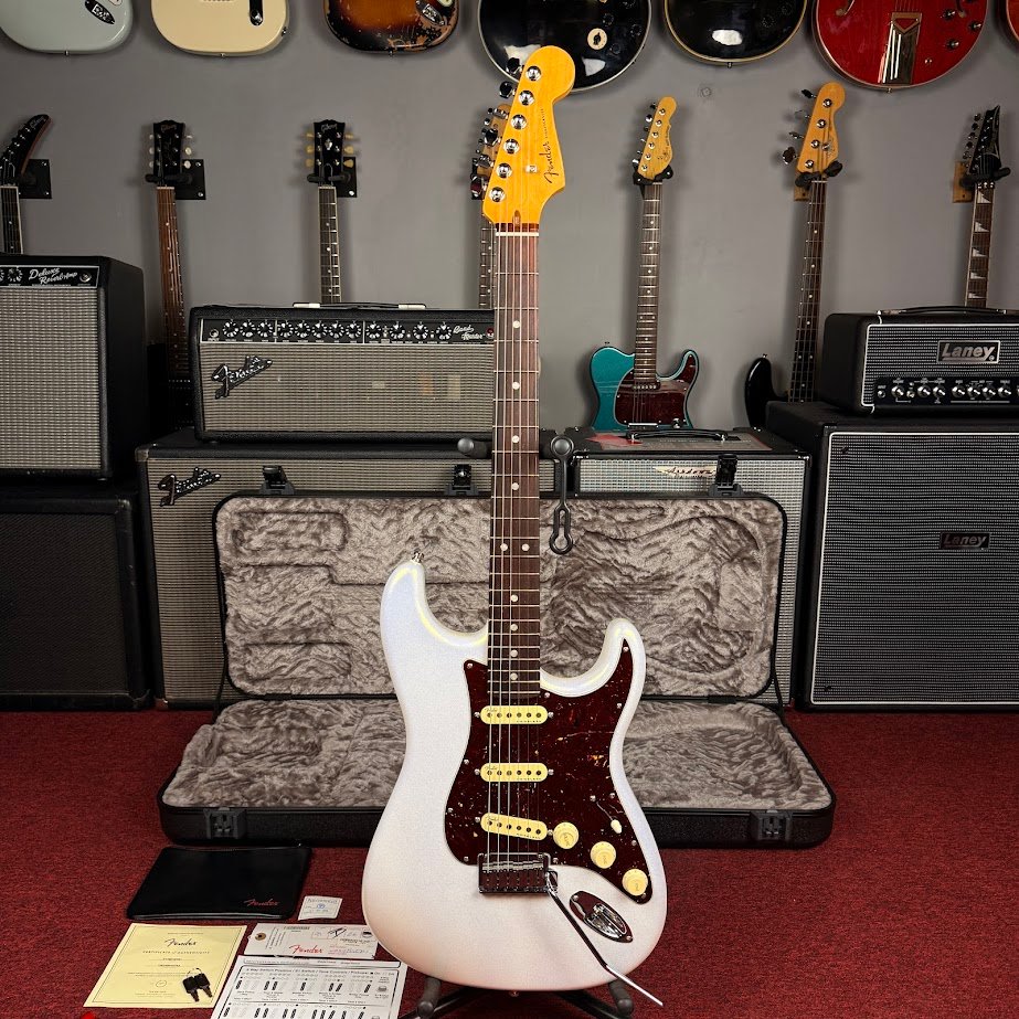 Fender American Ultra Stratocaster Arctic Pearl