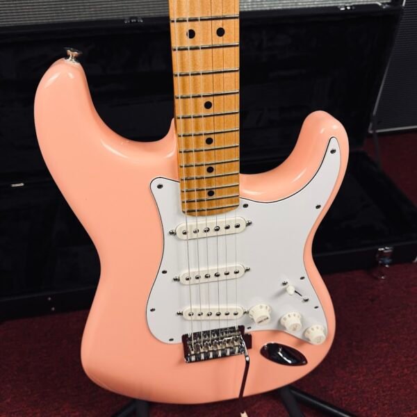 Fender Limited Ed. Player Stratocaster Shell Pink