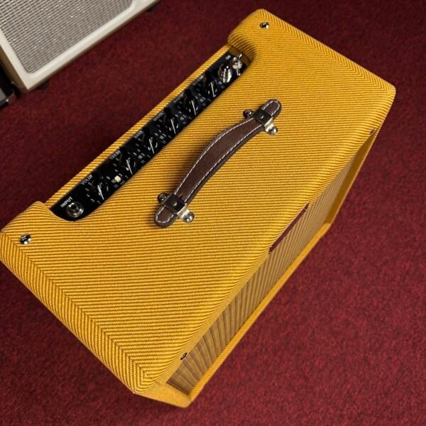 Fender Blues Jr. Lacquered Tweed
