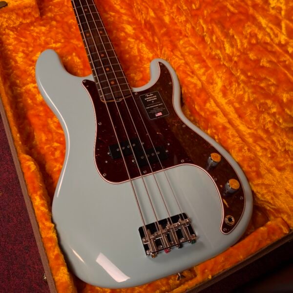Fender American Vintage II '60s Precision Daphne Blue