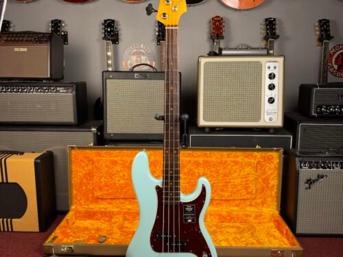 Fender American Vintage II '60s Precision Daphne Blue