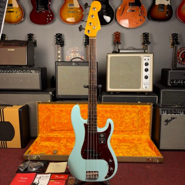 Fender American Vintage II '60s Precision Daphne Blue